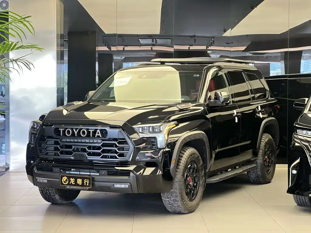 Toyota Sequoia — фото 1