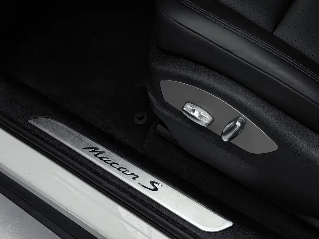 Porsche Macan 2021 — фото 40