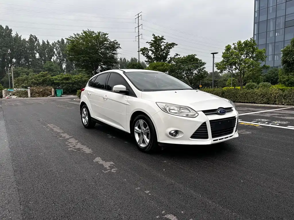 Ford Focus 2014 — фото 2