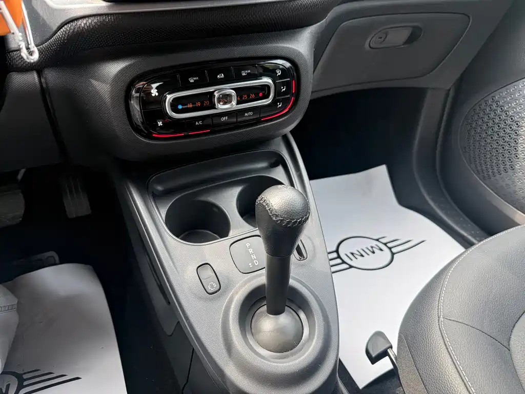 smart Fortwo 2018 — фото 16