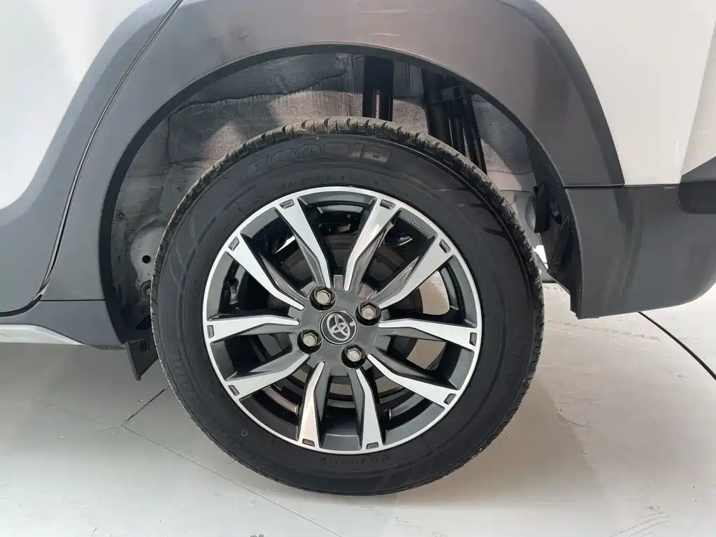 Toyota Yaris L 2023 — фото 17