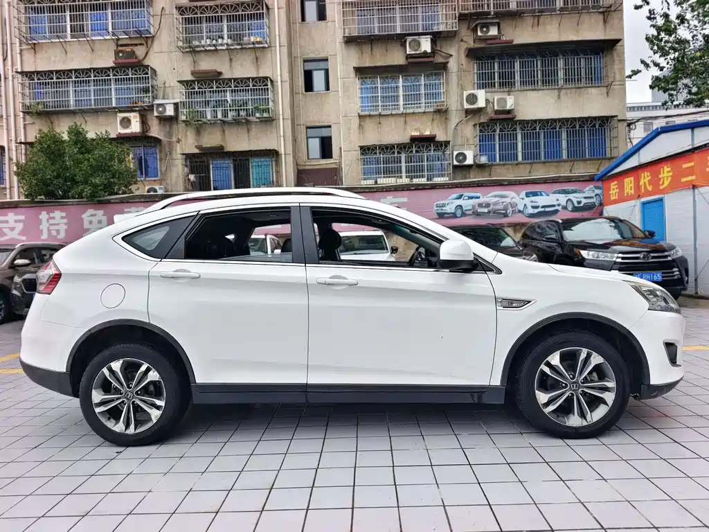 Luxgen U6 2014
