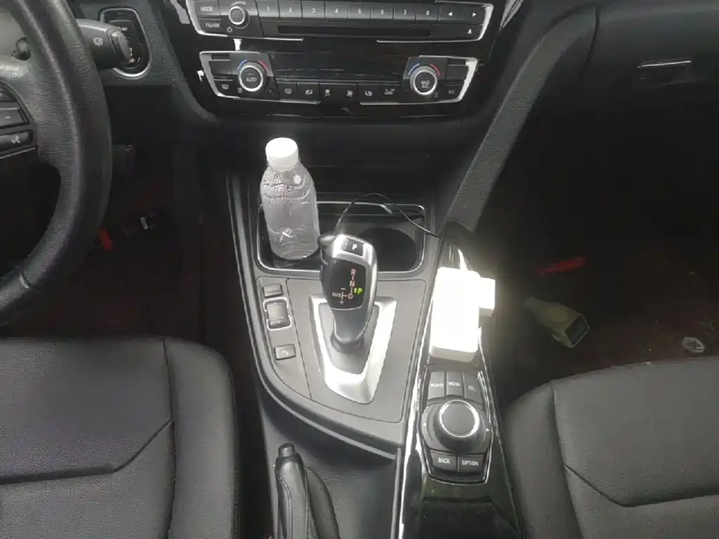 BMW 3 Series 2017 — фото 10