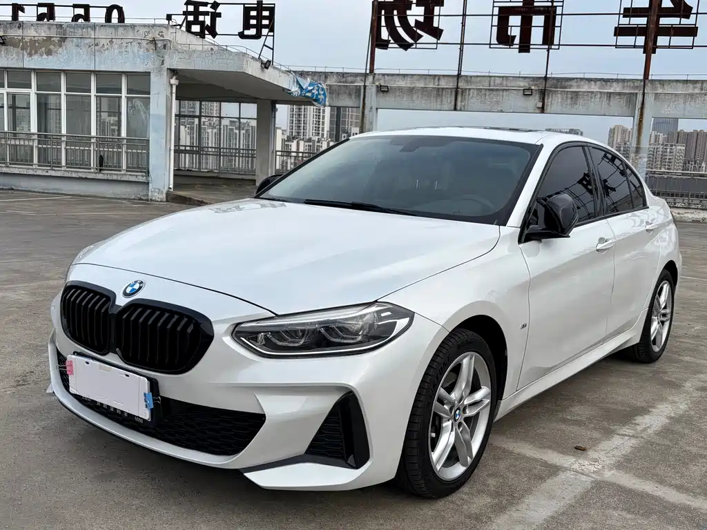 BMW 1 Series 2021 — фото 1