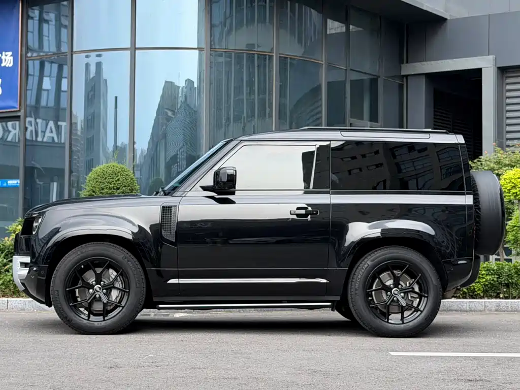 Land Rover Defender 2022