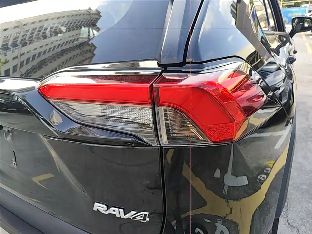Toyota RAV4 2021 — фото 8