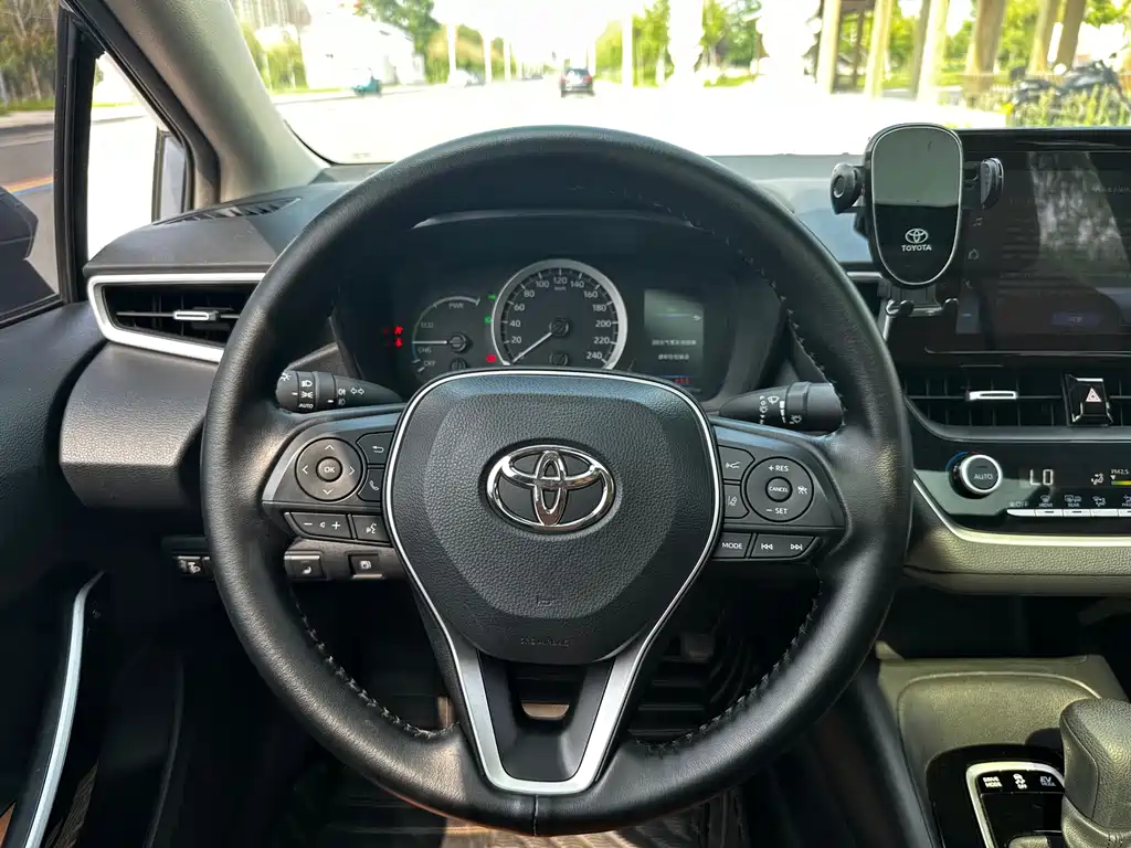 Toyota Corolla 2023 — фото 14