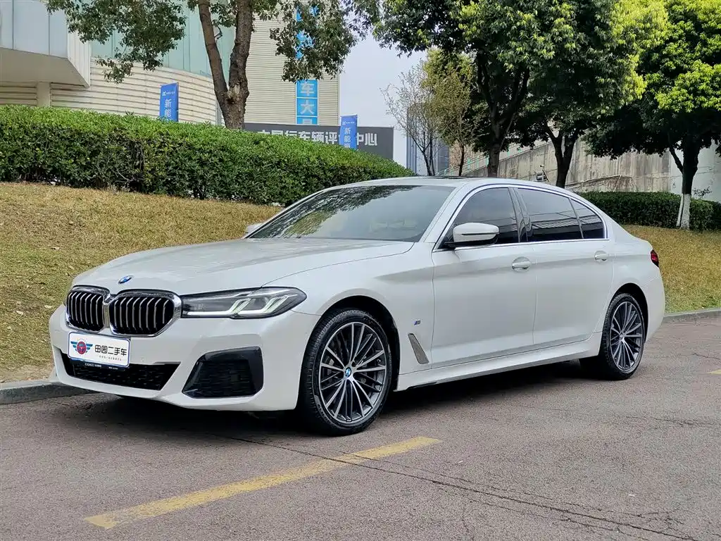 BMW 5 Series 2023 — фото 1