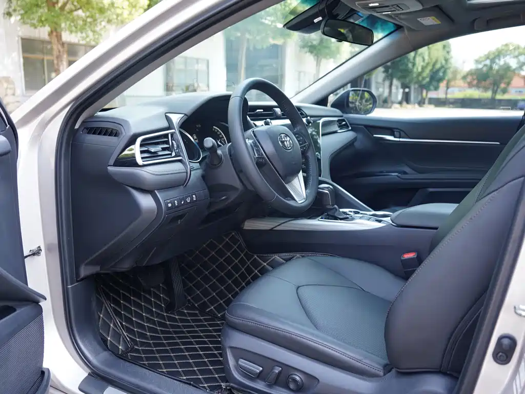 Toyota Camry 2020 — фото 12