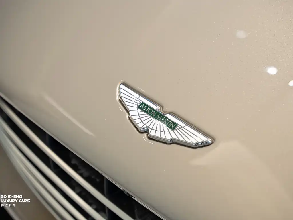 Aston Martin DB11 2018 — фото 42