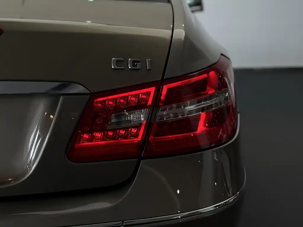 Mercedes-Benz E-Class 2010 — фото 19