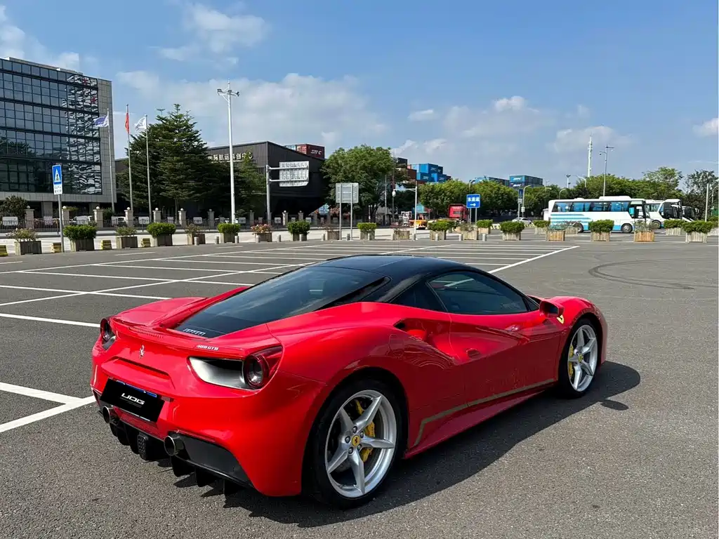 Ferrari 488 2017 — фото 12