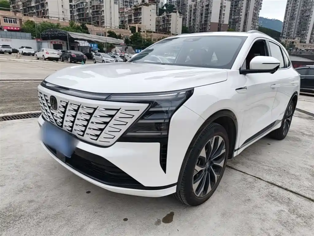 Changan CS75 PLUS 2025 — фото 1