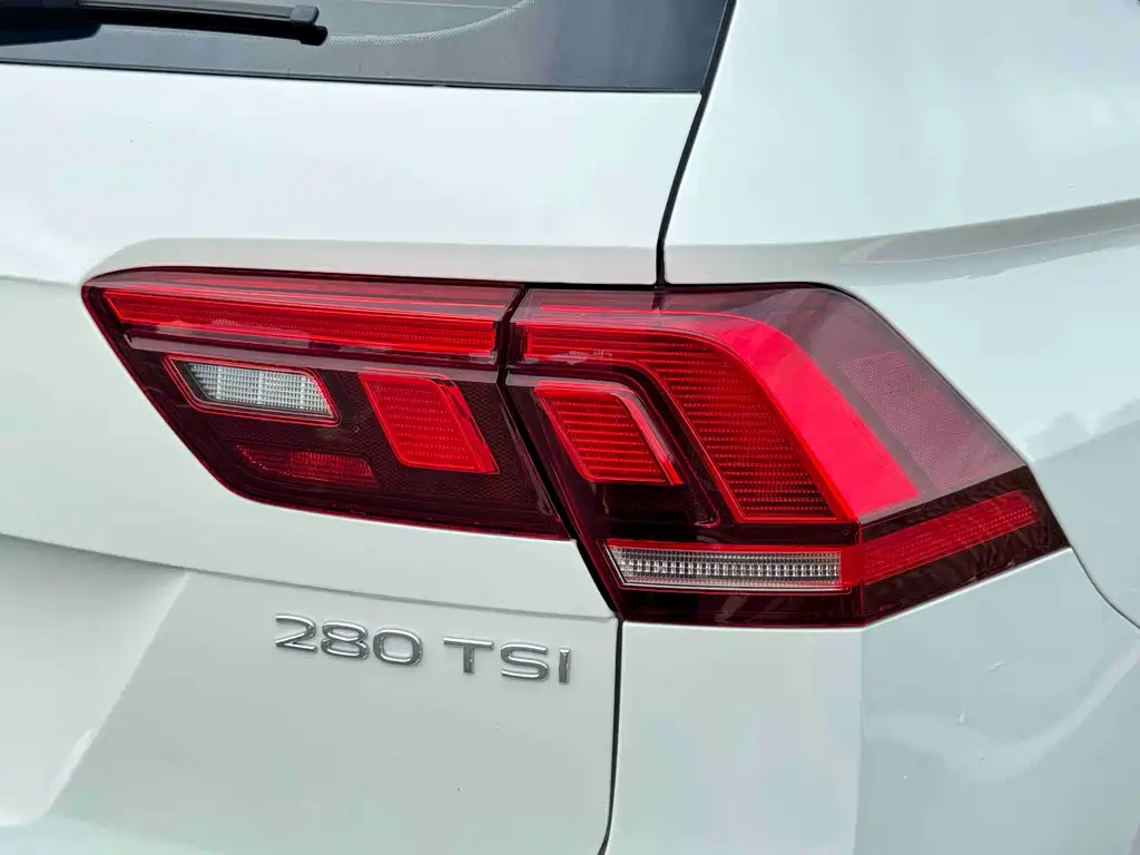 Volkswagen Tiguan L 2023 — фото 19