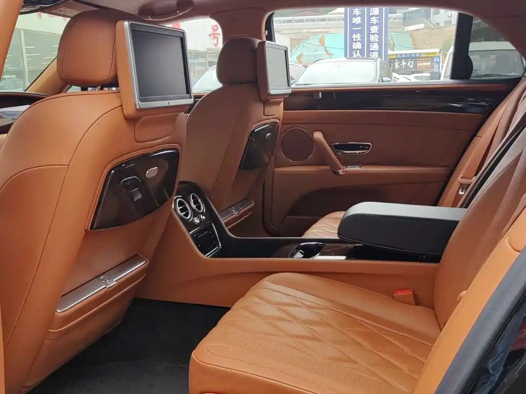 Bentley Flying Spur 2016 — фото 11