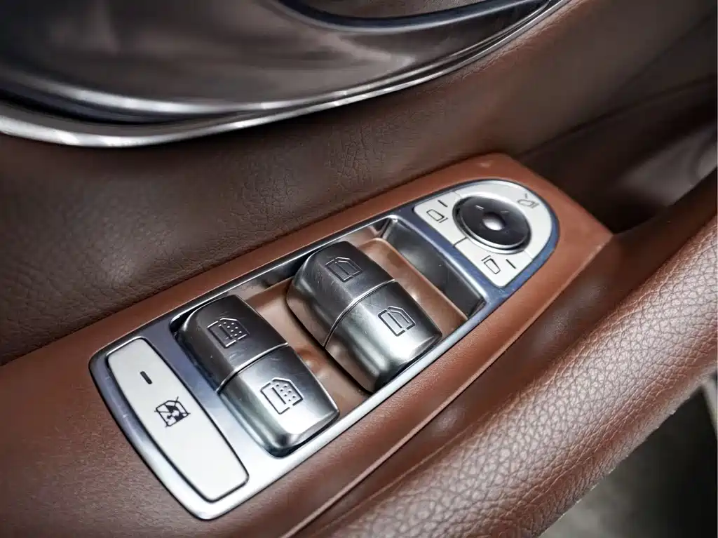 Mercedes-Benz E-Class 2022 — фото 33