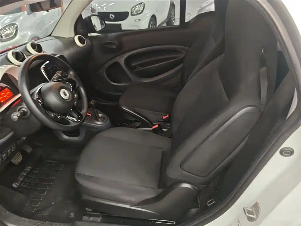 smart Fortwo 2017 — фото 17