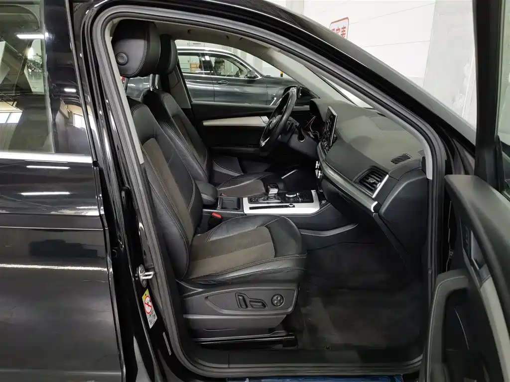 Audi Q5L 2021 — фото 23