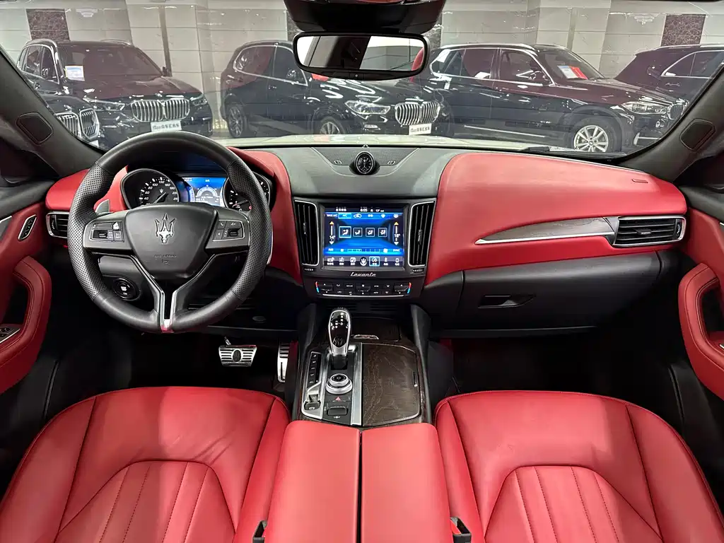 Maserati Levante 2018 — фото 14