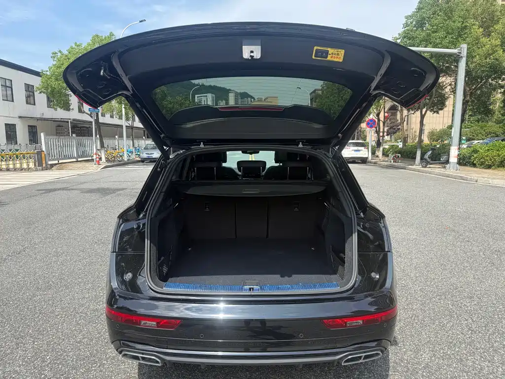 Audi Q5L 2023 — фото 17