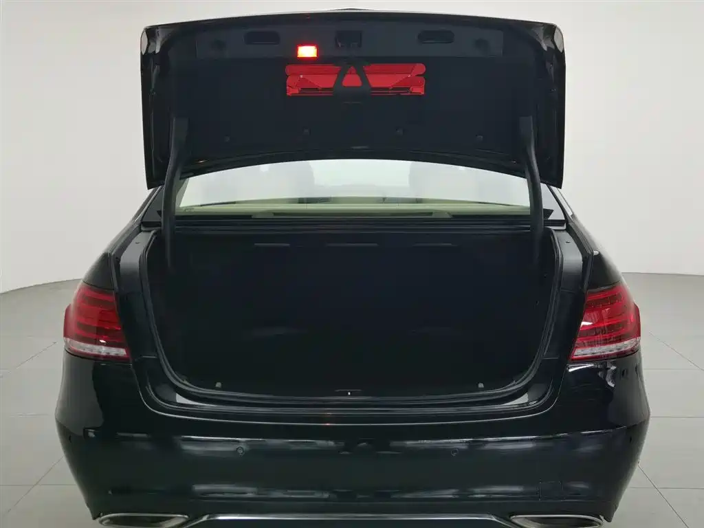 Mercedes-Benz E-Class 2015 — фото 16