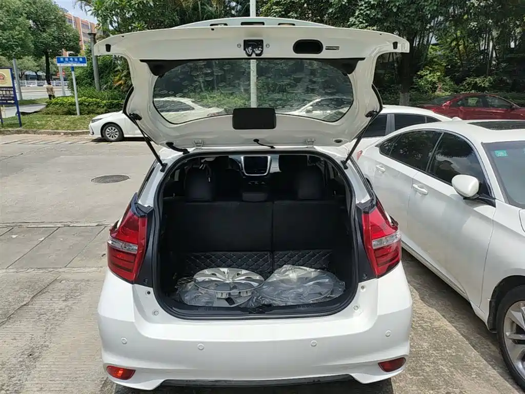 Toyota Yaris L 2019 — фото 15
