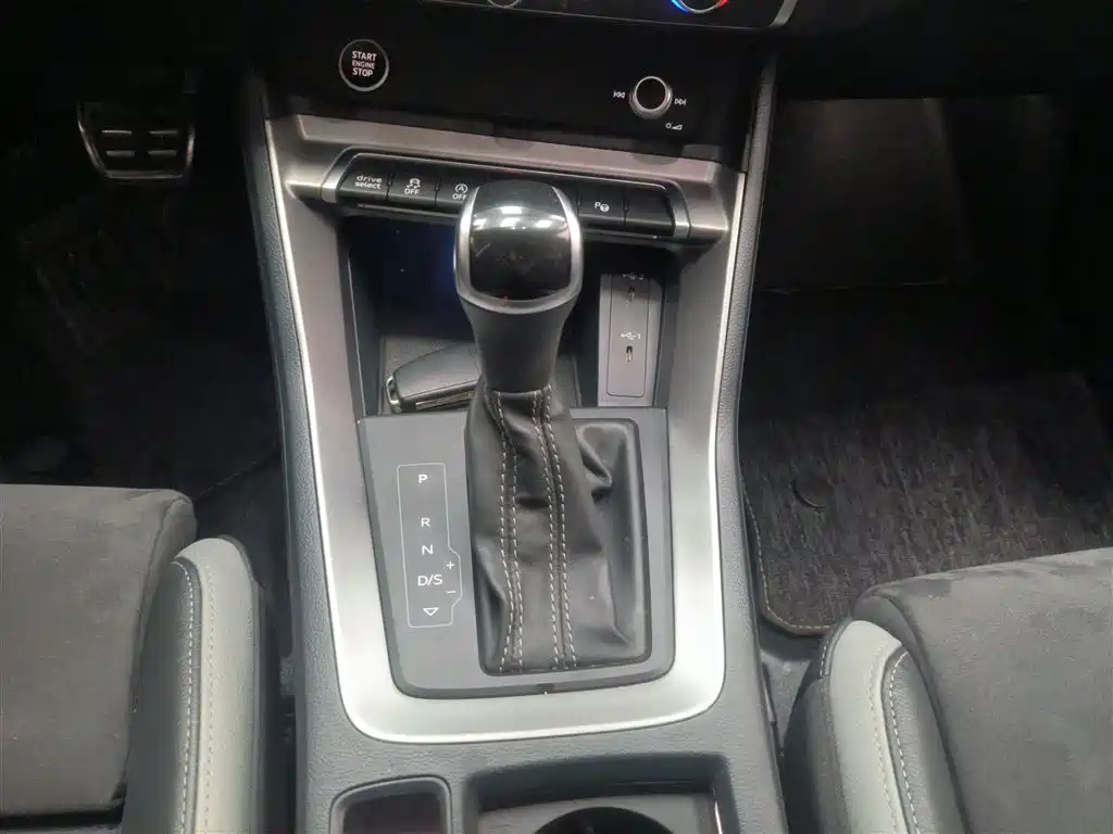 Audi Q3 2022 — фото 14