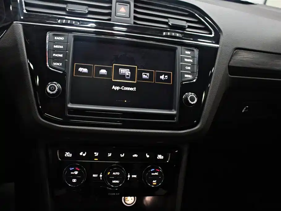 Volkswagen Tiguan L 2017 — фото 7
