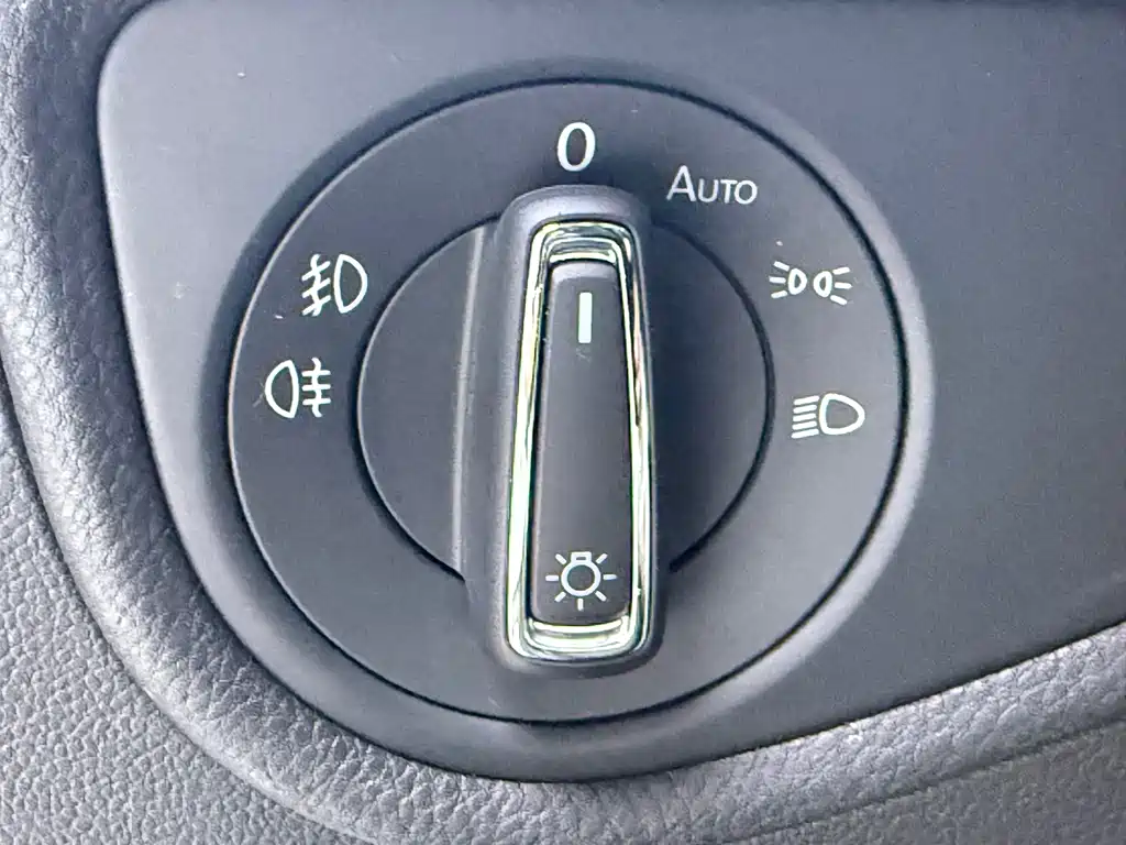 Volkswagen Touran 2023 — фото 12
