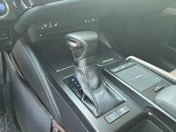 Lexus ES 2022