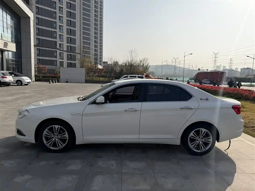 BAIC Senova D70 2015 — фото 20