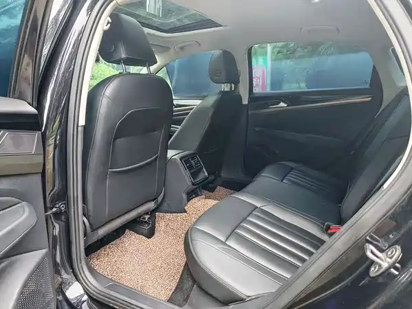 Volkswagen Passat 2022