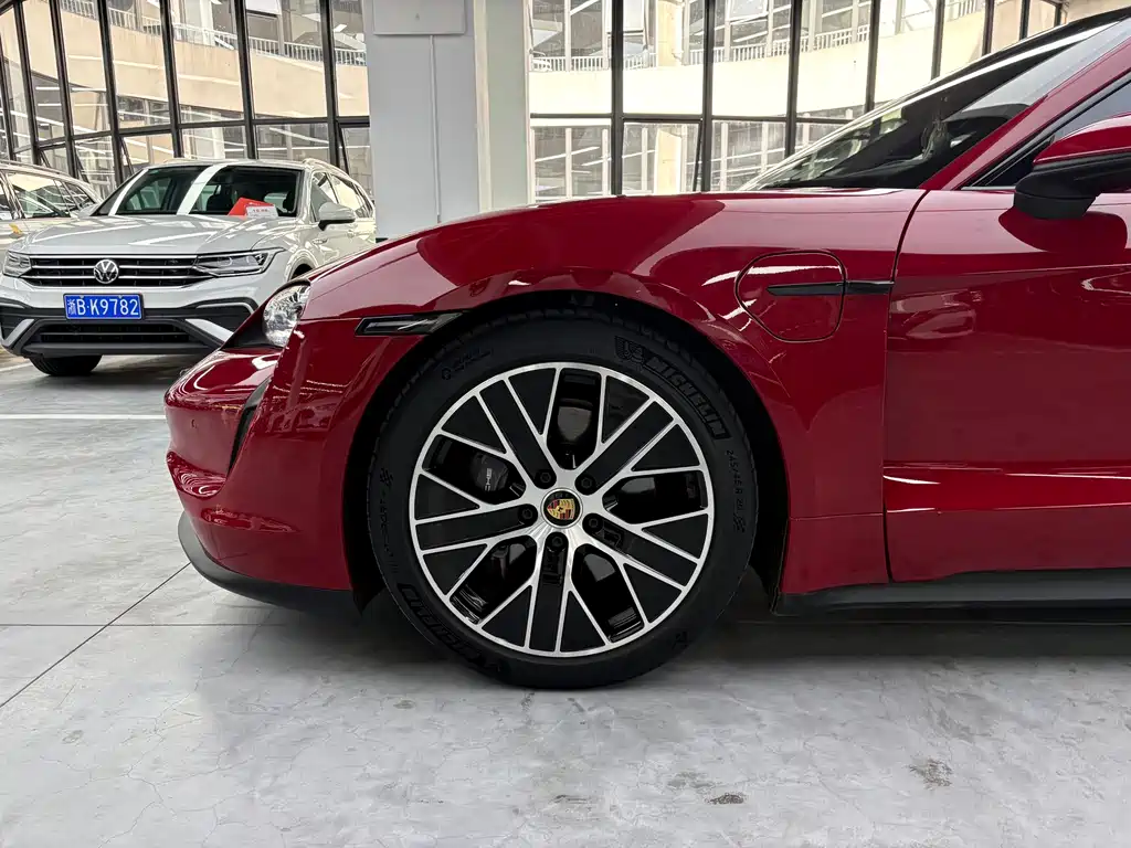 Porsche Taycan 2021 — фото 15