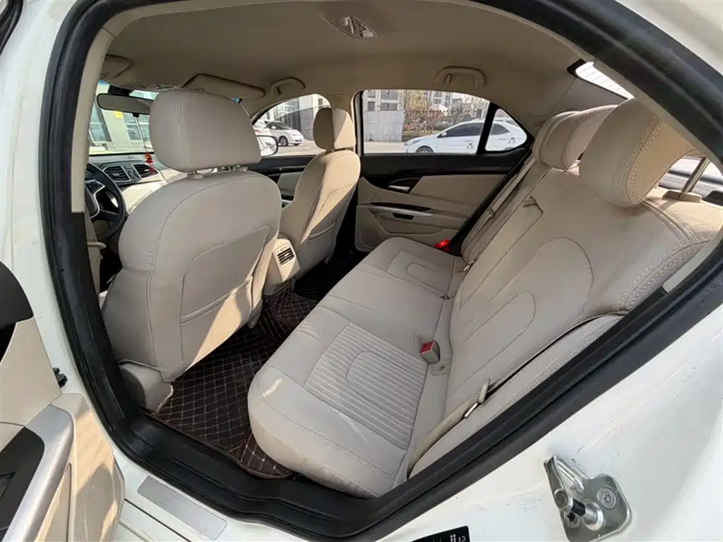 BAIC Senova D70 2015 — фото 12