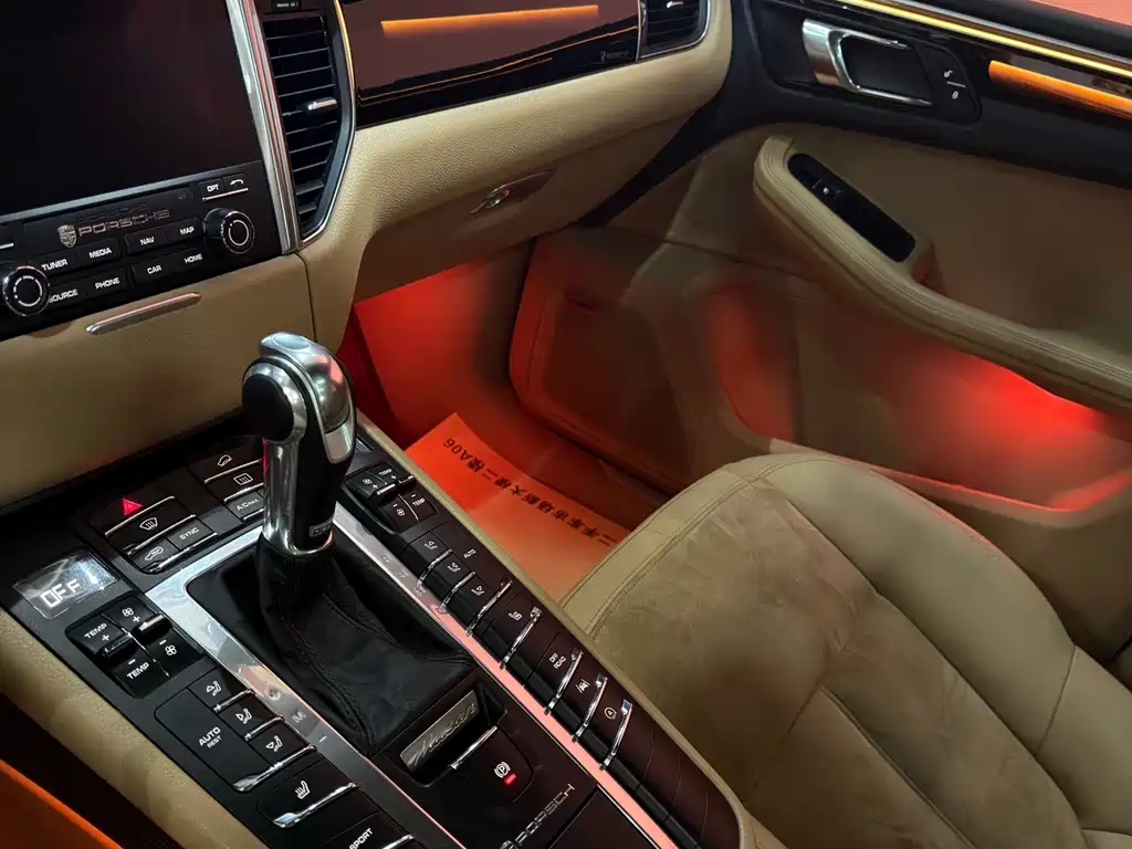 Porsche Macan 2016 — фото 15