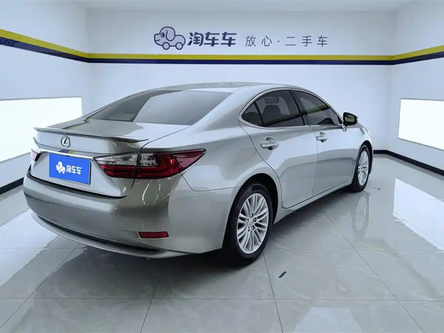 Lexus ES 2018 — фото 3