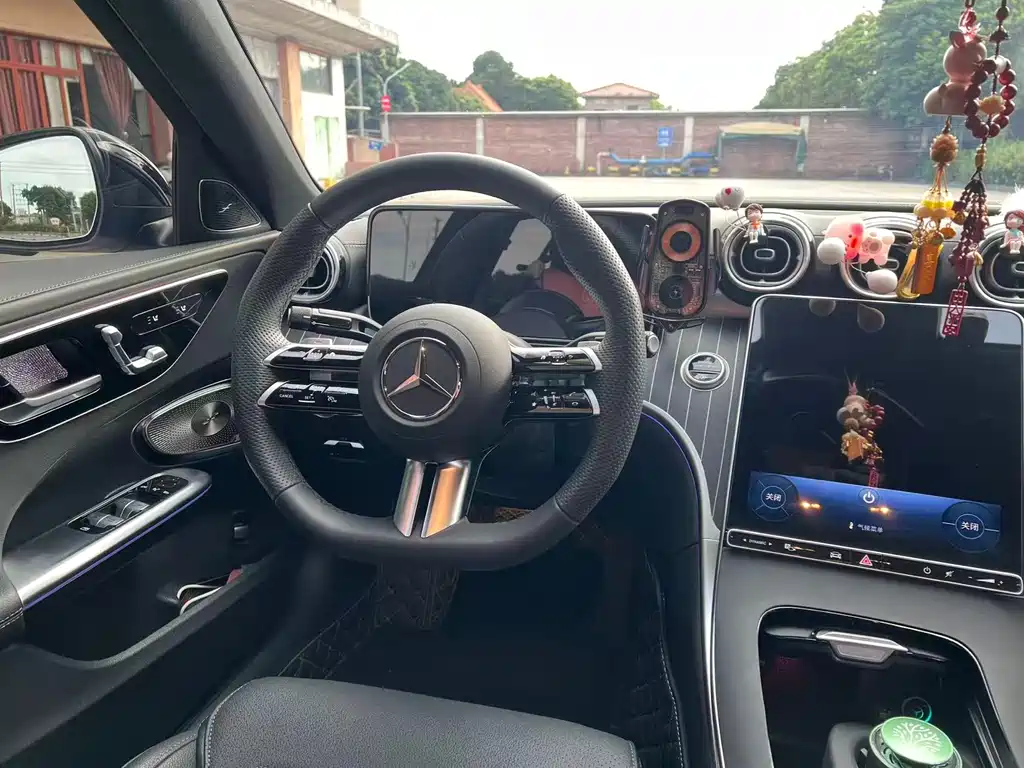 Mercedes-Benz C-Class 2025 — фото 12
