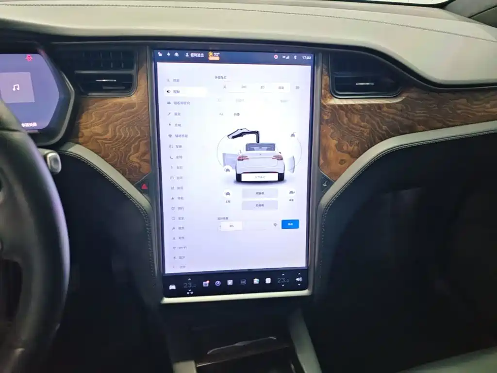 Tesla Model X 2019 — фото 9
