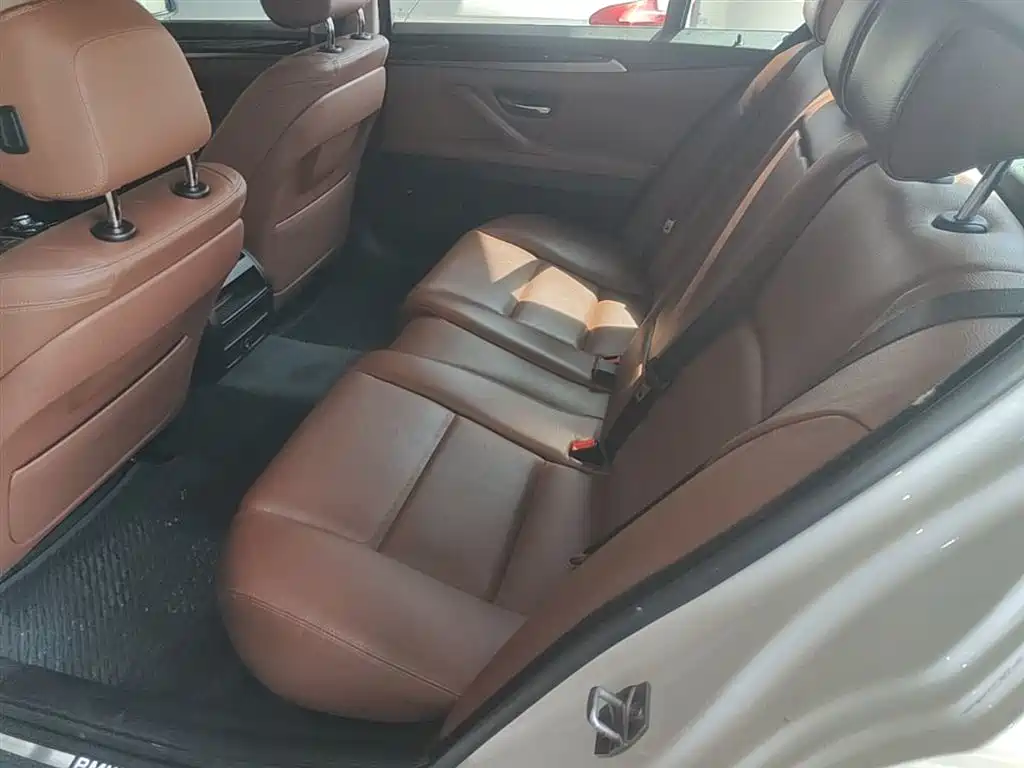 BMW 5 Series 2015 — фото 17