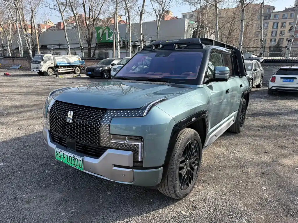 Yangwang U8 2024