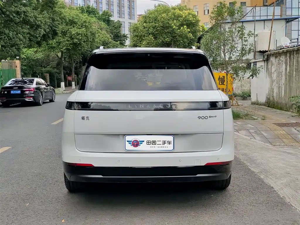 Lynk & Co 900 2025