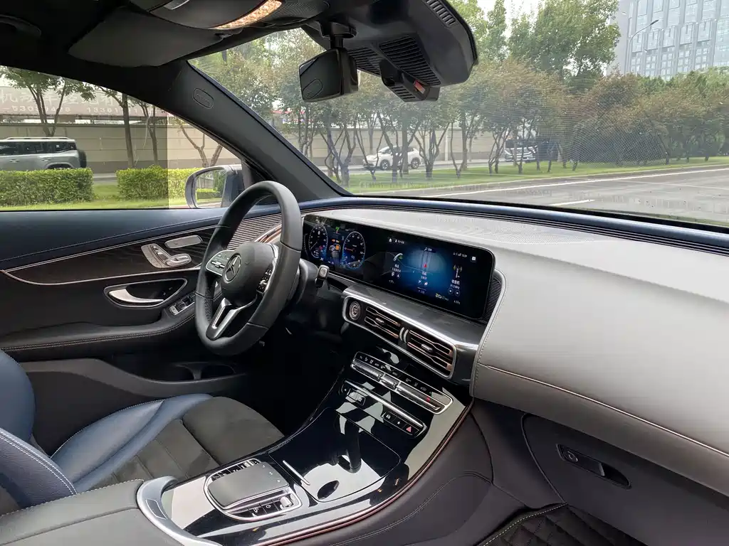 Mercedes-Benz EQC 2022 — фото 10