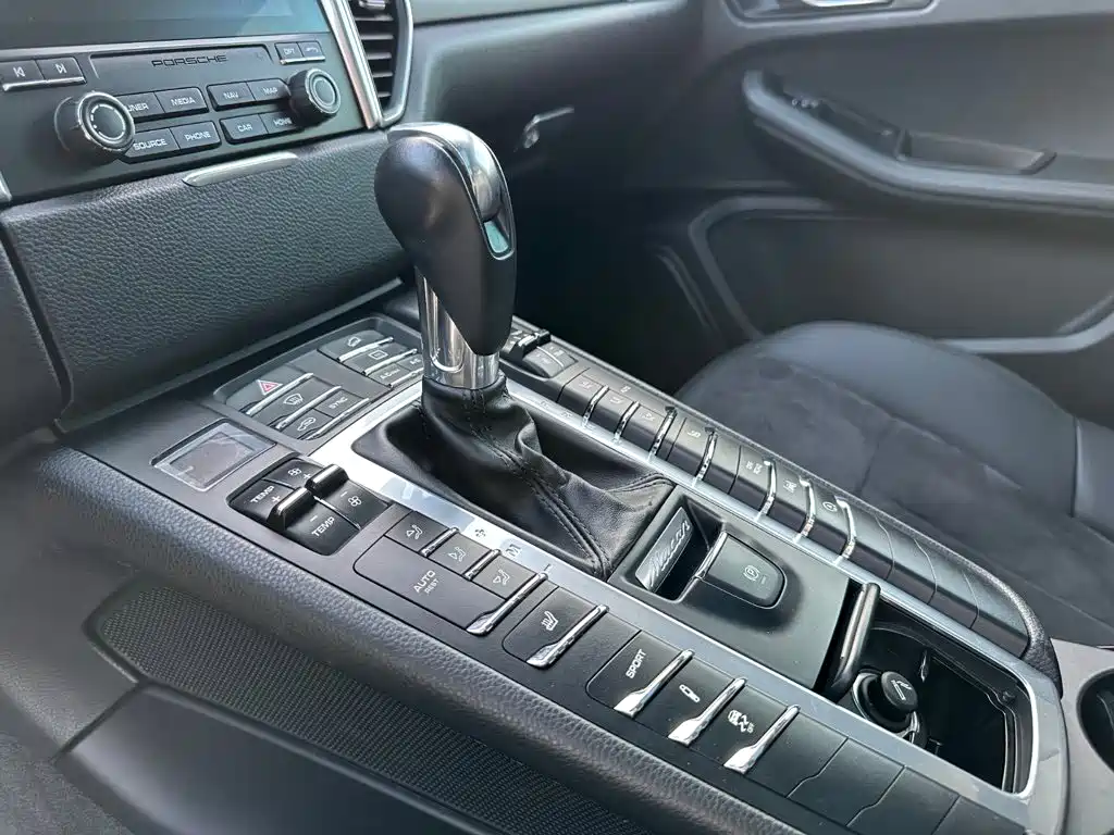 Porsche Macan 2018 — фото 25