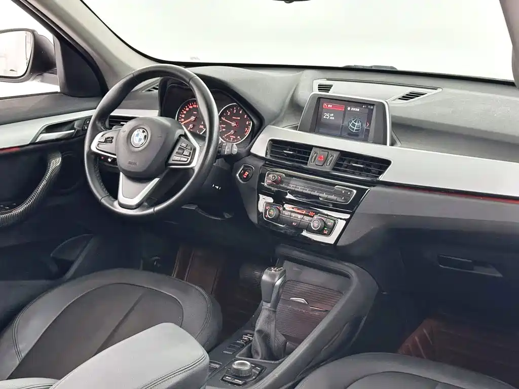 BMW X1 2018 — фото 12