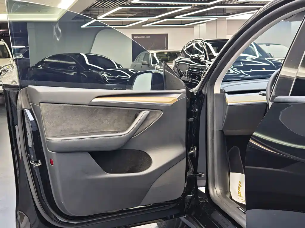 Tesla Model Y 2022 — фото 16
