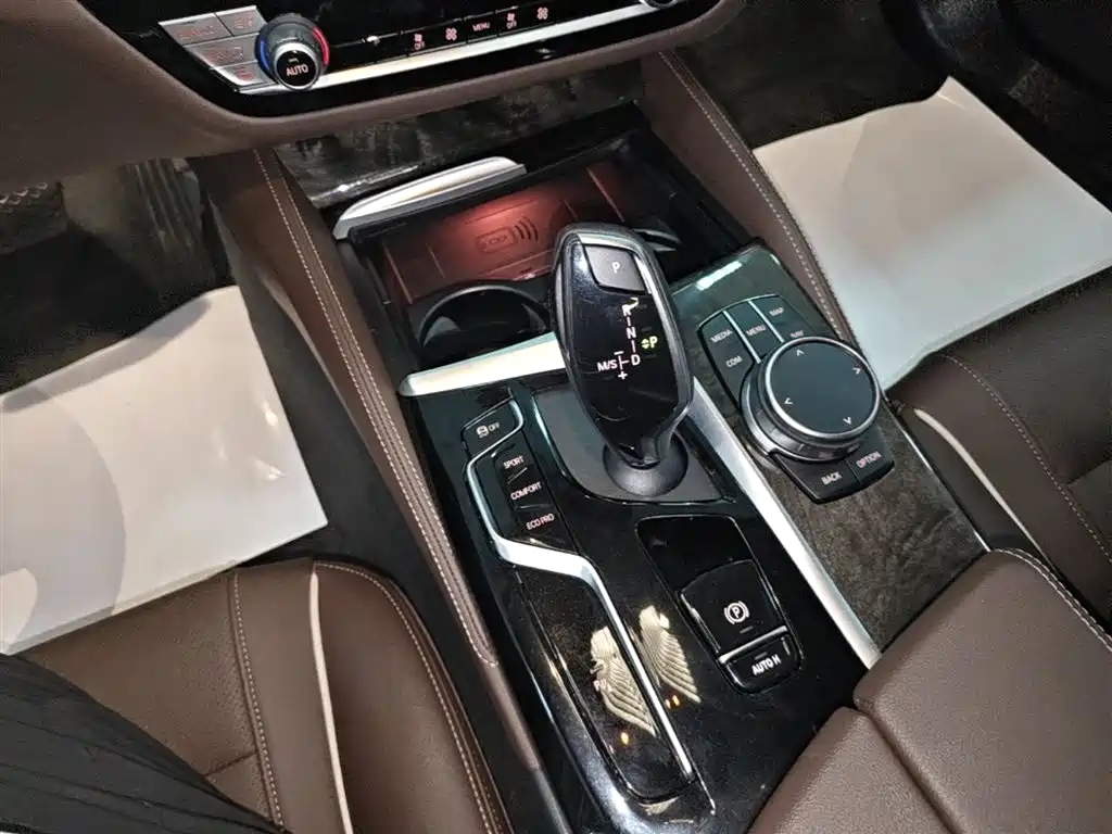 BMW 5 Series 2022 — фото 14