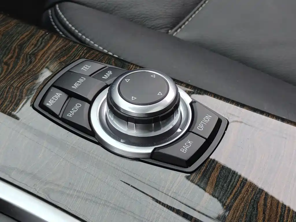 BMW X3 2012 — фото 10