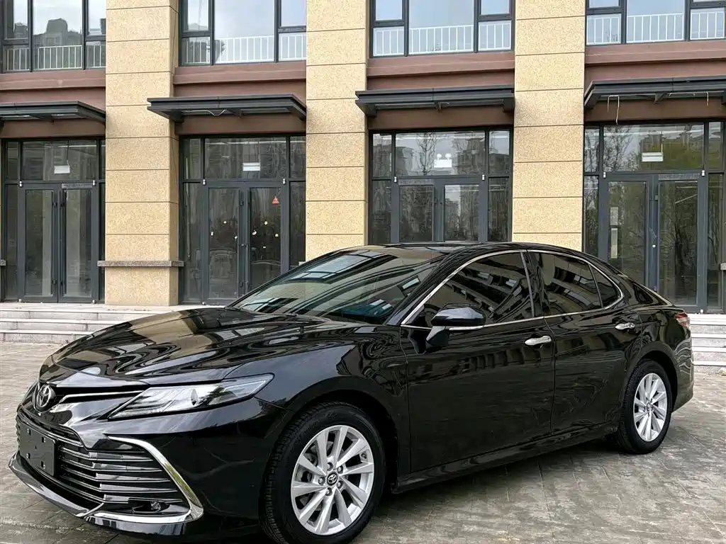 Toyota Camry 2022 — фото 2