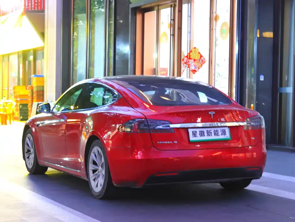 Tesla Model S 2018 — фото 18