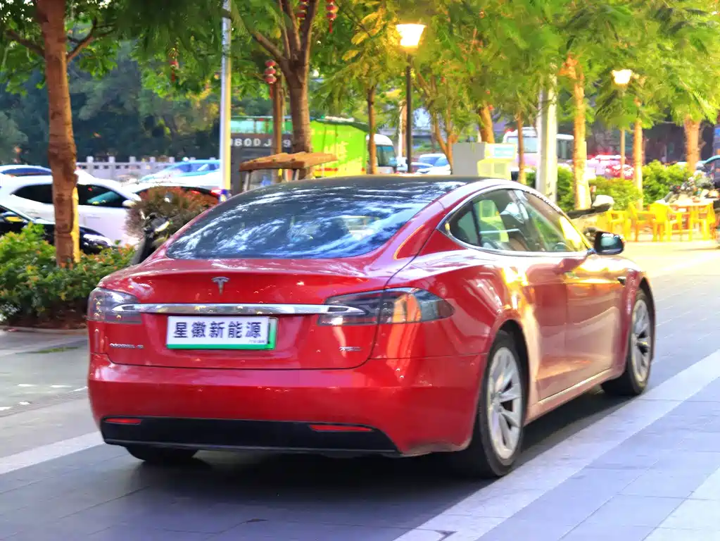 Tesla Model S 2018 — фото 16